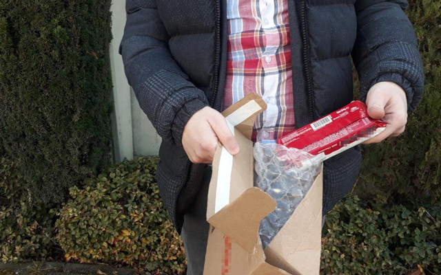 İstanbul'da internetten telefon sipariş etti kargodan çıkan bisküvi şoka uğrattı - Resim: 0