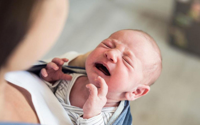 Kolik nedir bebekler sürekli ağlıyor günde 3 saati geçiyorsa kolik olabilir - Resim: 1
