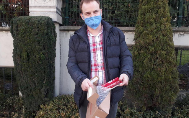 İstanbul'da internetten telefon sipariş etti kargodan çıkan bisküvi şoka uğrattı - Resim: 1