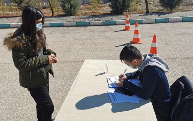 Üniversitede yüz yüze eğitim başladı! 10 günde bir öğrencilere test yapılacak - Resim: 0