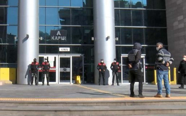 Eskişehir'de adliyeden firar! İcra müdür yardımcısı 5 milyon lirayı zimmetine geçirmiş - Resim: 0