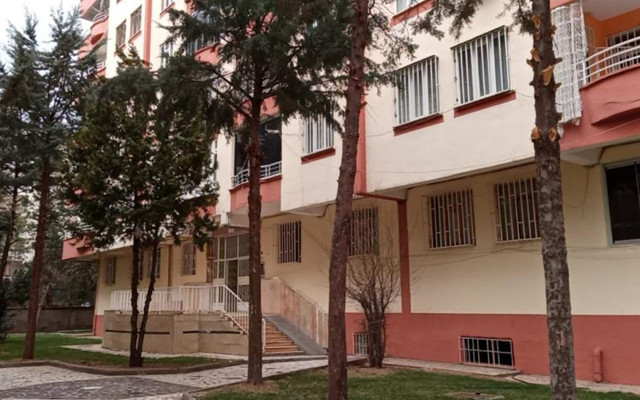 Diyarbakır'da şüpheli ölüm! 11 yaşındaki kız çocuğu elbise dolabında asılı bulundu - Resim: 0