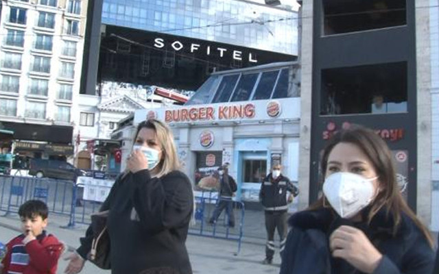Taksim'de iki kadını takip ettiği öne sürülen kişi: Ayıp oluyor - Resim: 0