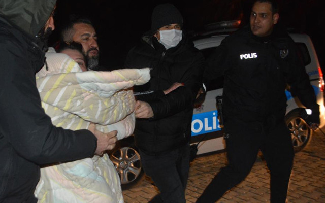 Balıkesir'de alkollü kadın denize atladı! Ekipler 1 buçuk saat çabaladı - Resim: 0