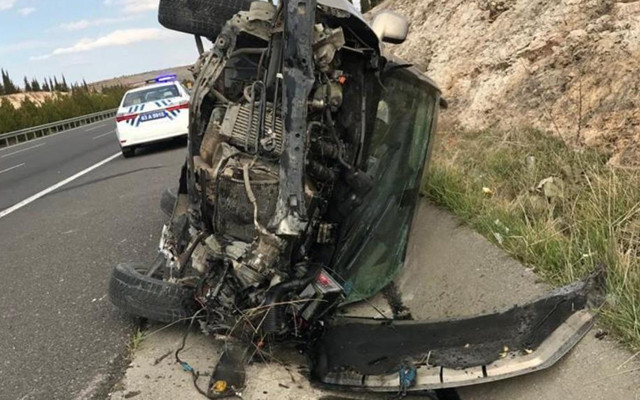 Şanlıurfa'da devrilen otomobilde 1 kişi öldü 6 kişi yaralandı - Resim: 1