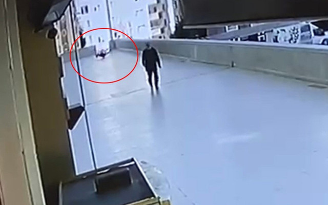 Esenyurt'ta feci olay! 16 yaşındaki genç 12’nci kattan düşüp öldü - Resim: 0