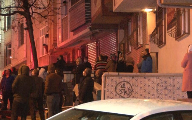 Sultangazi'de yangında mahsur kalan anne ve babasını alevlerin arasından kurtardı - Resim: 1