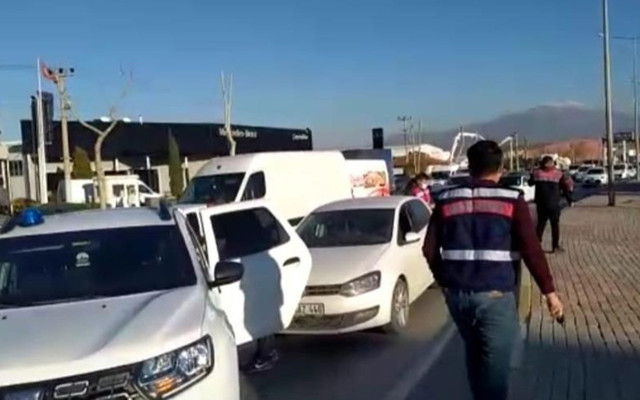 Denizli'de dolandırıcının cebinden adresi çıkınca gerçeği jandarmadan öğrendi - Resim: 0