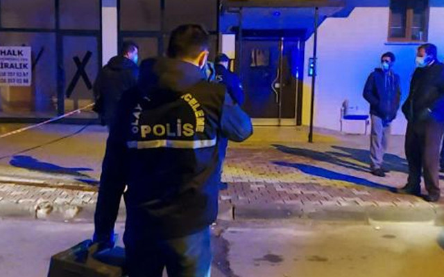 Sultanbeyli'de anne ve babanın kavgasında kızlarının balkonda atladığı iddiası - Resim: 0