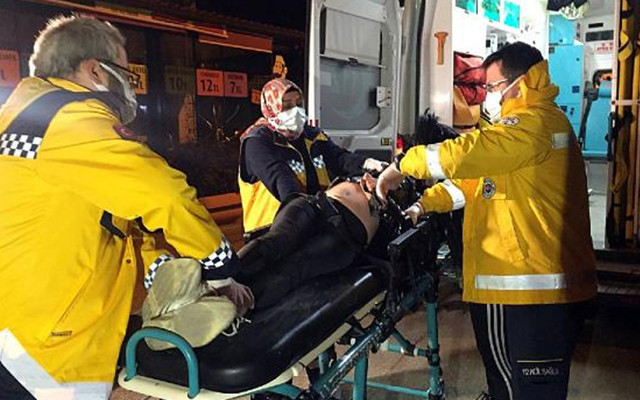 İzmir'de iki kadın birlikte alkol aldıkları şahıslar tarafından darbedildi - Resim: 0