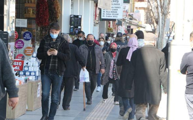 Kırmızı kategorideki Tokat'ta sokaklarda dikkat çeken yoğunluk - Resim: 1