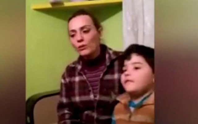 İzmir'de başörtülü diye öğretmenin okula almadığı öğrencinin annesi konuştu - Resim: 0