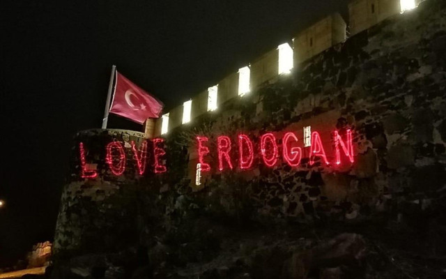 ABD New York'taki 'Stop Erdoğan' skandalına üç ilden 'Love Erdoğan' yanıtı - Resim: 2