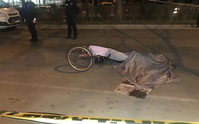 Konya'da otomobile çarpan bisiklet sürücüsünü kamyonet ezdi - Resim: 0