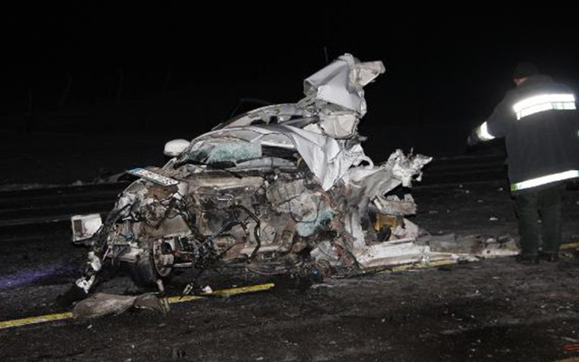 Bingöl'de yolcu otobüsüyle çarpışıp ikiye bölünen otomobil, sürücüsüne mezar oldu - Resim: 3