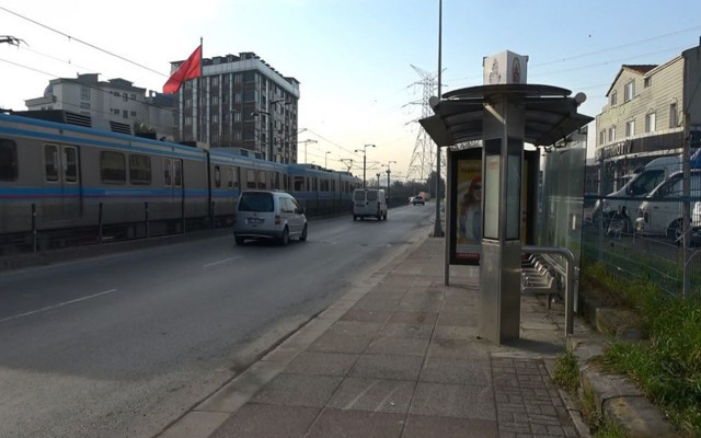 Sultangazi'de durakta bekleyen 14 yaşındaki kıza taciz iddiasında sapığa dayak - Resim: 0