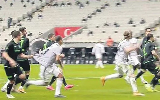 Beşiktaş'a 13 maçtır penaltı yok Cüneyt Çakır'dan tartışılacak karar - Resim: 1