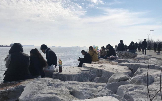 İstanbul'da pazar günü uygulanan kısıtlamada sahiller dolup taştı - Resim: 1