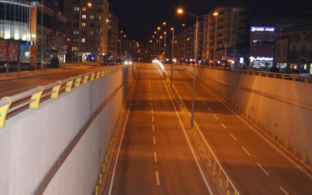 Aksaray'da intihar girişimi: Genç kadın korkuluklardan atladı - Resim: 0