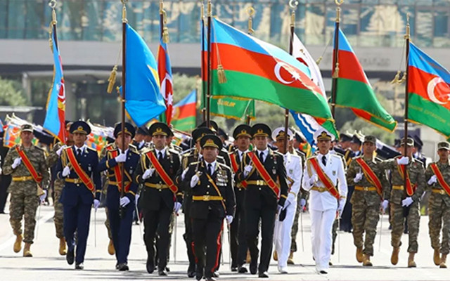 Azerbaycan ordusu 10 bin askerin katılımıyla tatbikata başladı - Resim: 0