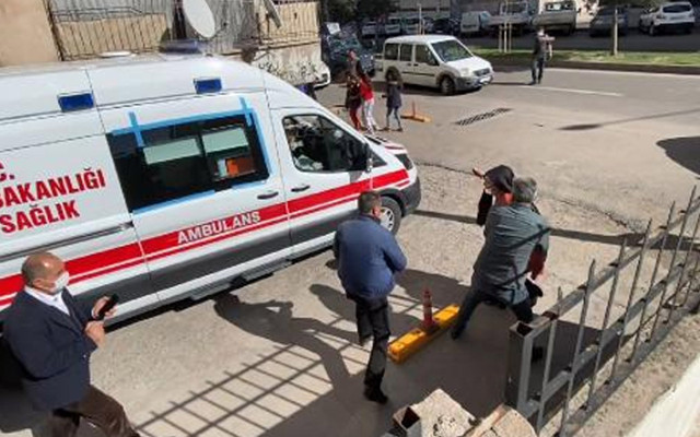 Diyarbakır'da evde korkunç manzara! 2 çocuk annesi boğazına sarılı yazmayla ölü bulundu - Resim: 1