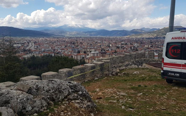 Burdur'da parkta bıçaklı vahşet! 17 yaşındaki genç kız öldürüldü - Resim: 0