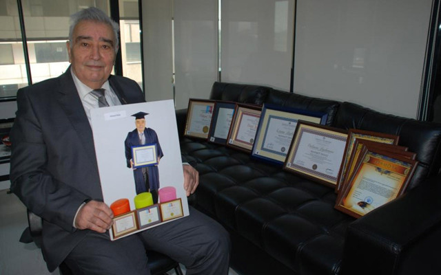 Babası gibi olmaktan korkan 81 yaşındaki yaşlı adam 6'ncı üniversitesini okuyor - Resim: 0