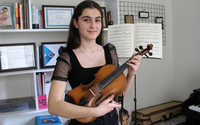 13 yaşında büyük yetenek! Kemancı Rüya 3 ülkede katıldığı yarışmalarda başarı elde etti - Resim: 0