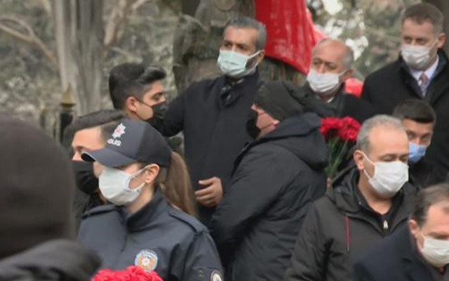 Ekrem İmamoğlu'na şehitlikte tepki gösteren kişi: Samimiyetsizliği gördüm - Resim: 0