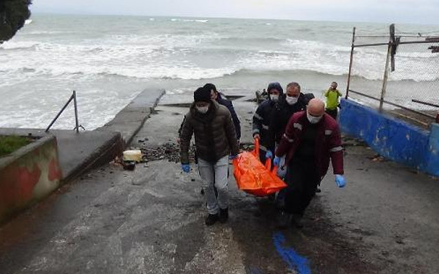 Düzce'de denizde kaybolan yaşlı adam Zonguldak'ta çıplak halde kıyıya vurdu - Resim: 0