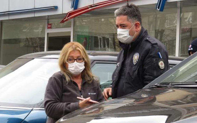Kadıköy'de kazada lüks cip yan yattı kadın sürücü şoka girdi - Resim: 1
