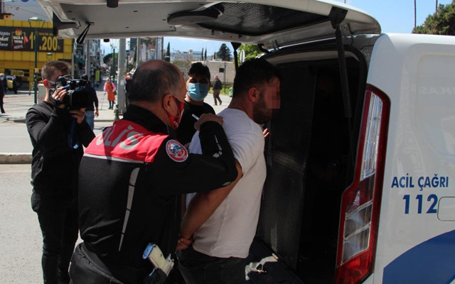 Antalya'da arızalı telefon kavgasına polisi tehdit etti! 'Bunun hesabı kesilecek' - Resim: 1