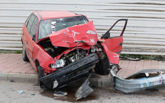 Antalya’da makas atan sürücü 1 kişinin ölümüne sebep oldu 3 kişi de yaralandı - Resim: 0