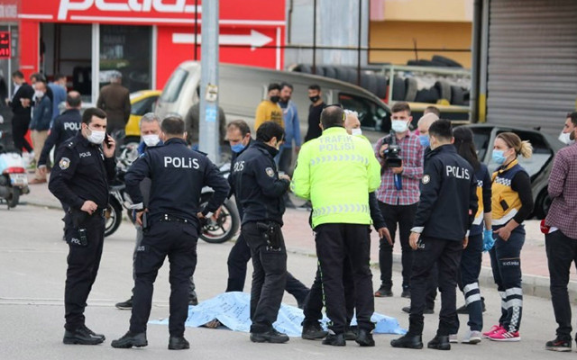 Antalya’da makas atan sürücü 1 kişinin ölümüne sebep oldu 3 kişi de yaralandı - Resim: 1