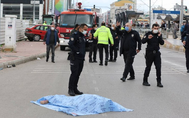 Antalya’da makas atan sürücü 1 kişinin ölümüne sebep oldu 3 kişi de yaralandı - Resim: 2