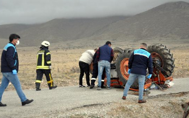Karaman'da devrilen traktör babanın ölümüne neden oldu kızı yaralı - Resim: 1