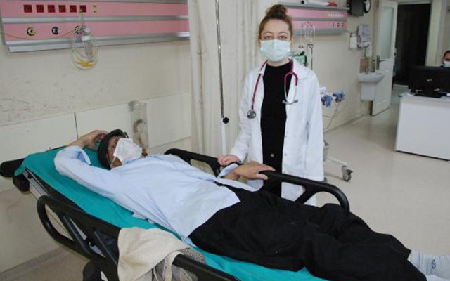 Bartın'da hasta yakını doktorlara saldırıp tehdit etti: Sizi burada delik deşik ederim - Resim: 0