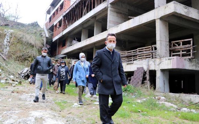 Paraları aldı daireleri kayınvalidesinin üzerine geçirdi! Müteahhit dolandırıcılıkla suçlandı - Resim: 1