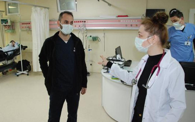 Bartın'da hasta yakını doktorlara saldırıp tehdit etti: Sizi burada delik deşik ederim - Resim: 1