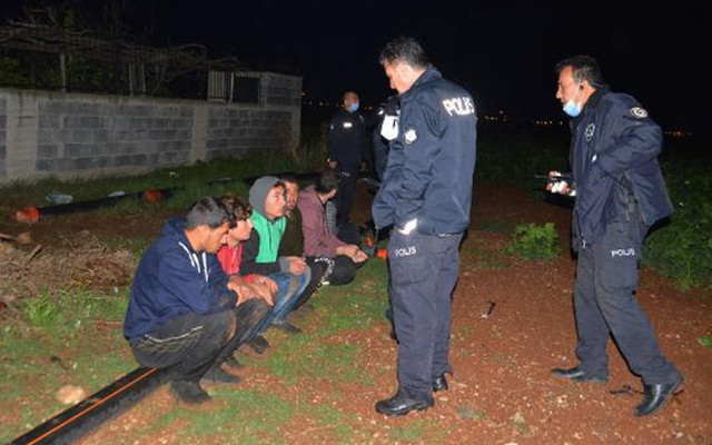 Adana'da film gibi kovalamaca: 6 kişi saklandıkları patates tarlasında yakalandı - Resim: 2