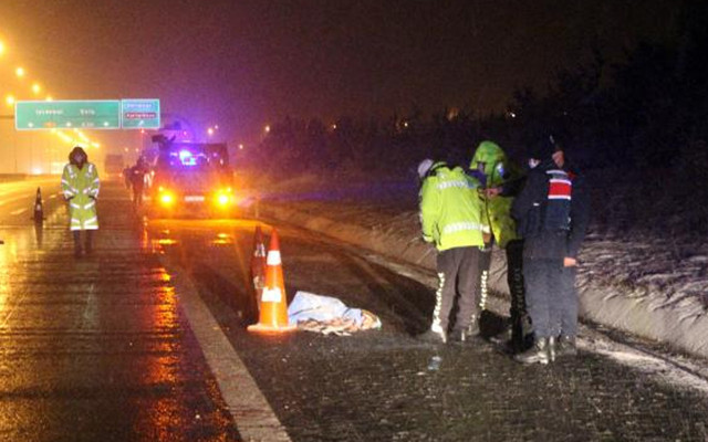Bolu'da yolcularla tartışan kişi otobüsten indirildi yolun karşısına geçerken can verdi - Resim: 1