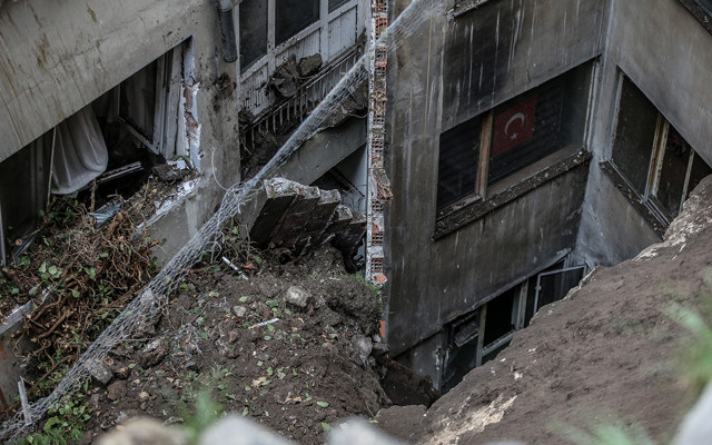 Bursa'da meydana gelen heyelan nedeniyle 7 bina boşaltıldı - Resim: 0