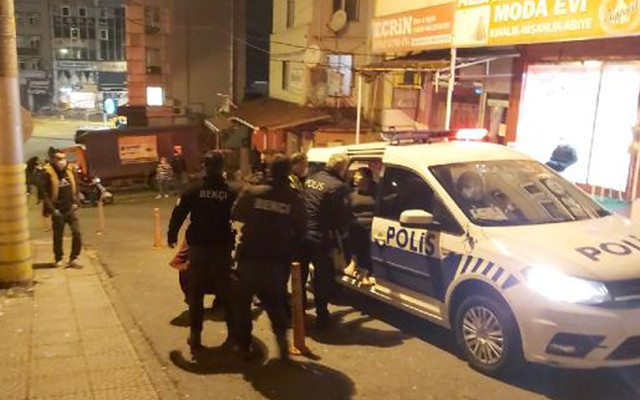 Zonguldak'ta aldatıldığından şüphelenen kadın, kocasını başkasının evinde bastı - Resim: 0