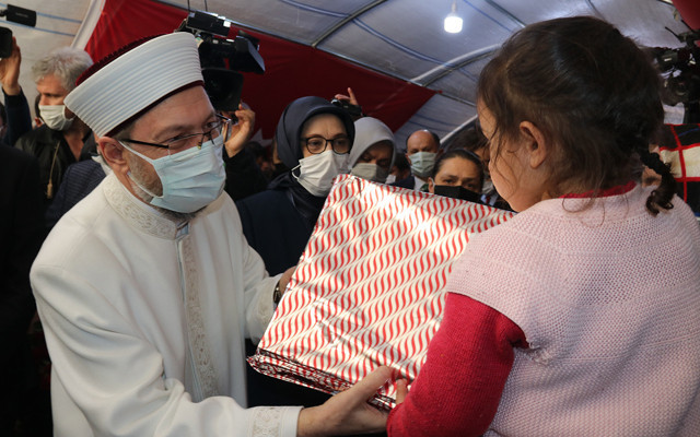 Diyanet İşleri Başkanı Erbaş'tan Diyarbakır annelerine ziyaret - Resim: 0