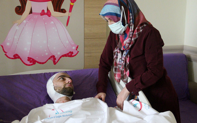 Niğde'de banyo yapmak için sobaya benzin döktü, feci şekilde yandı - Resim: 0