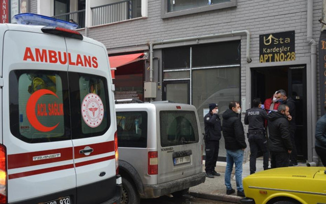 Düzce'de intihar: 26 yaşındaki genç kendisini doğalgaz borusuna astı - Resim: 0