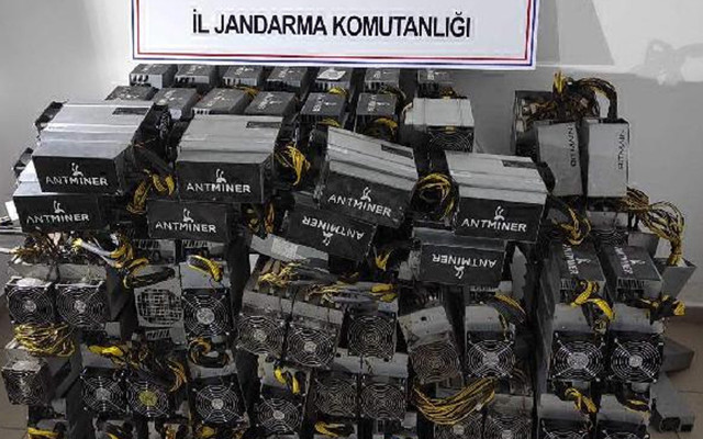 Kocaeli'de 'Bitcoin' hırsızı! 600 bin TL değerindeki makineleri çalıp depo kiraladı - Resim: 1
