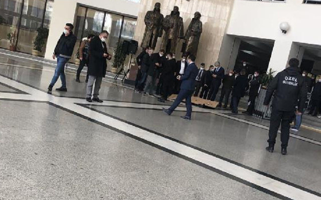 Bakırköy Adalet Sarayı'nda intihar: Mübaşir 7'nci kattan kendisini boşluğa bıraktı - Resim: 1