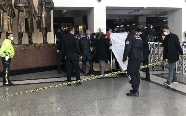 Bakırköy Adalet Sarayı'nda intihar: Mübaşir 7'nci kattan kendisini boşluğa bıraktı - Resim: 0