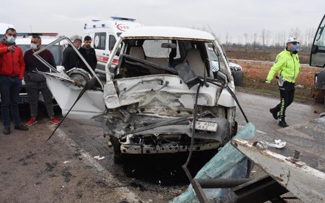 Eskişehir'de hatalı sollama yapan sürücü canından oldu 5 kişi yaralandı - Resim: 3